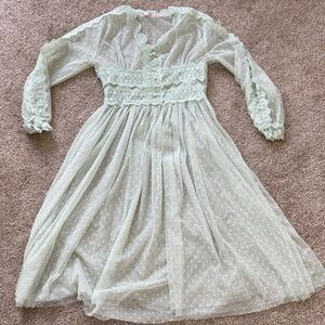 Elegant Lace Dress in Soft Green